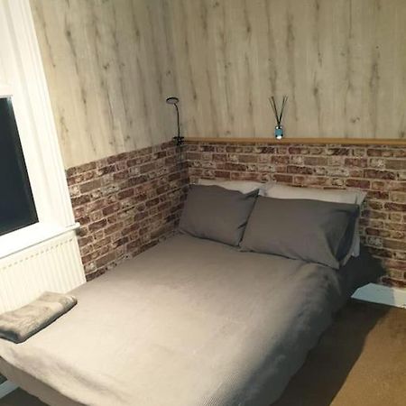 Spacious Bedroom With Private Bathroom. Abbey Wood Exterior photo